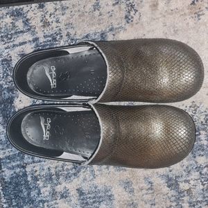 Dansko shoes size 10.5
